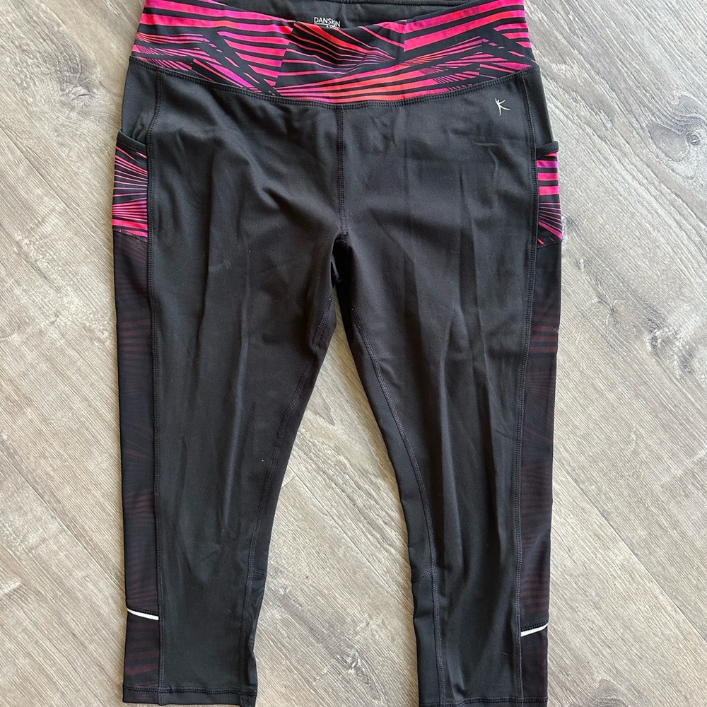 Danskin Now Black and Red Capri Leggings